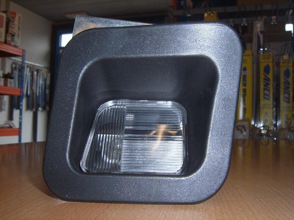 Eclaire-plaque gauche Dodge Ram 1500 2003 - 2018, Autos : Pièces & Accessoires, Éclairage, Pièces américaines, Dodge, Neuf, Enlèvement ou Envoi