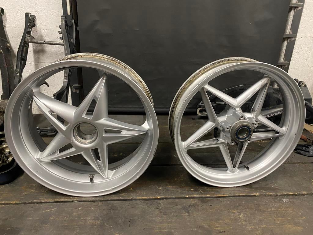 MV Agusta voor+achterwiel