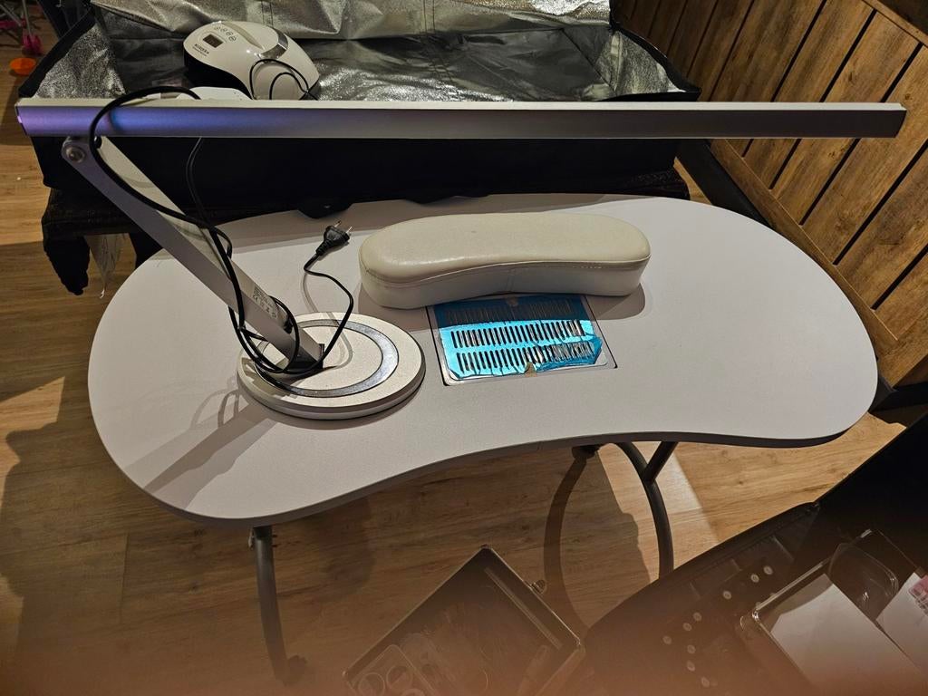 Mooie set om gel nagels te zetten, Handtassen en Accessoires, Uiterlijk | Cosmetica en Make-up, Ophalen