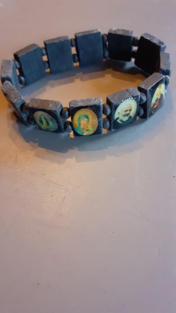 Joli bracelet religieux de 12 plaquettes bois, Enlèvement ou Envoi, Utilisé, Élastique