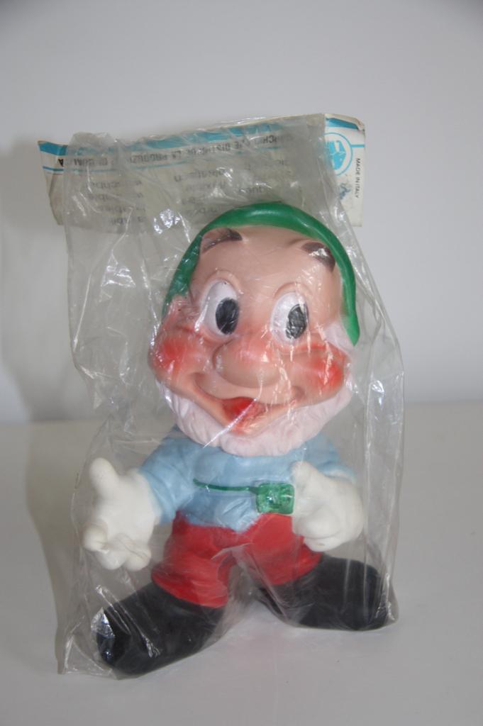 Walt disney dwerg happy sneeuwwitje nieuw * jaren 60, Verzamelen, Ophalen of Verzenden, Sneeuwwitje of Doornroosje, Nieuw, Knuffel