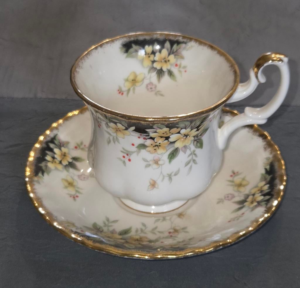 Tasse à café Royal Albert porcelaine anglaise, Enlèvement ou Envoi