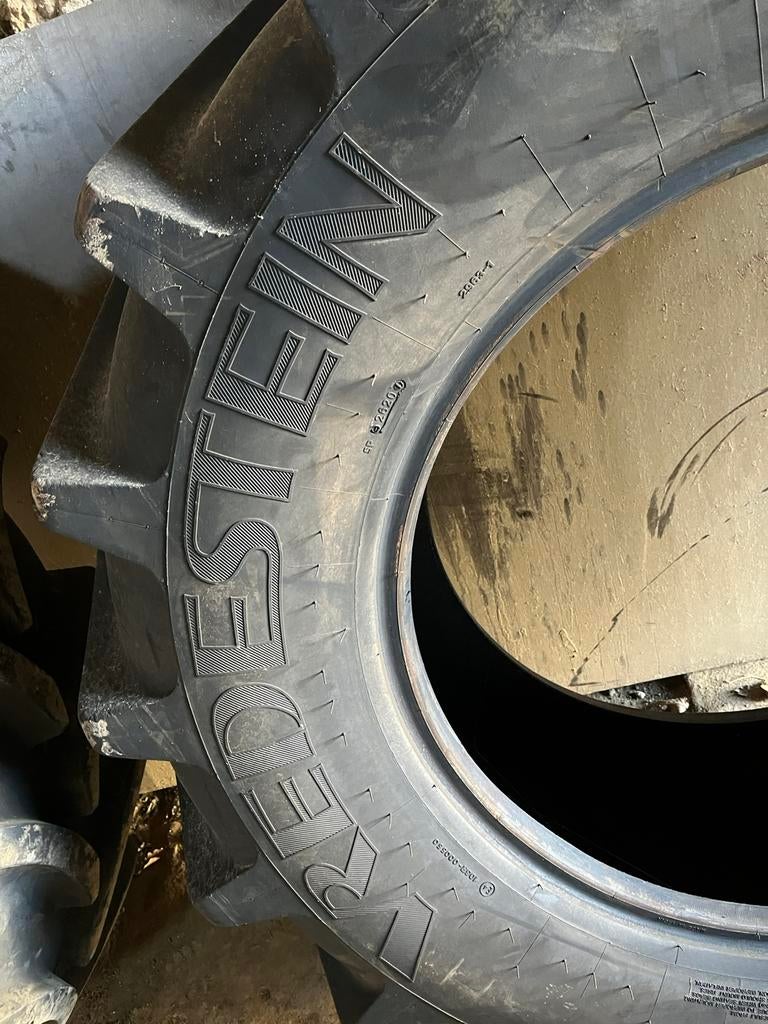 Pneu vredestein 480 70 30, Enlèvement