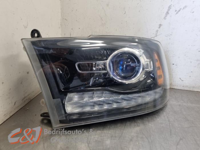 Koplamp links van een Dodge RAM, Gebruikt, -, - 20
7903AG  Hoogeveen, Ophalen of Verzenden