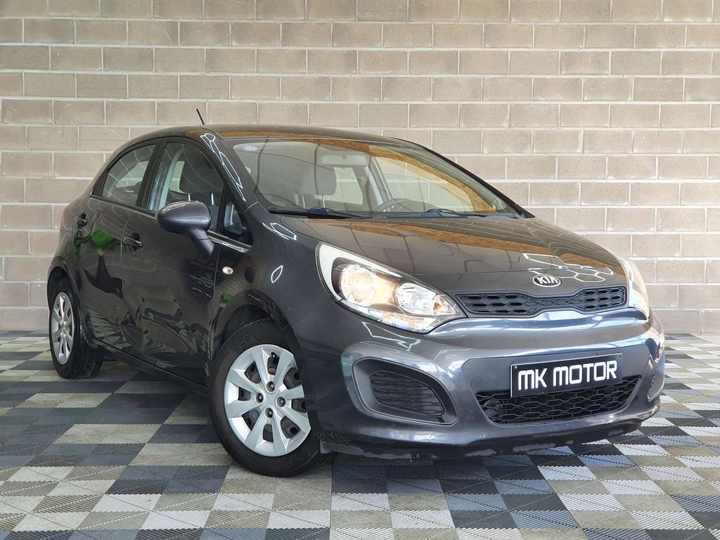 Kia Rio 1.2 ESSENCE 86CV - 1ER MAIN - 5 PORTES - CARNET, Auto's, Kia, Voorwielaandrijving, Euro 5, Stof, Gebruikt