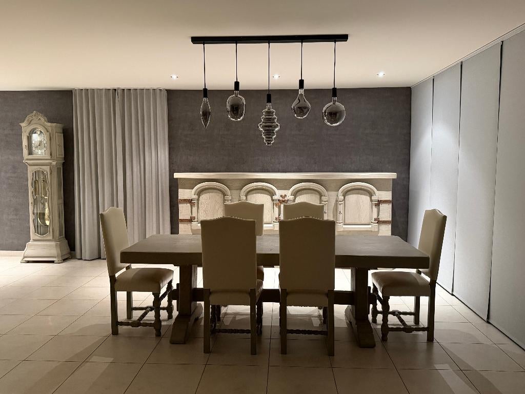 Prachtige landelijke kast 4D in gepatineerd Massieve Eik, Ophalen