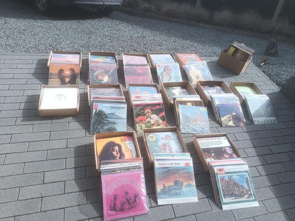 Lot van 450 platen
meeste nooit gedraaid in plastic hoes, Cd's en Dvd's, Ophalen