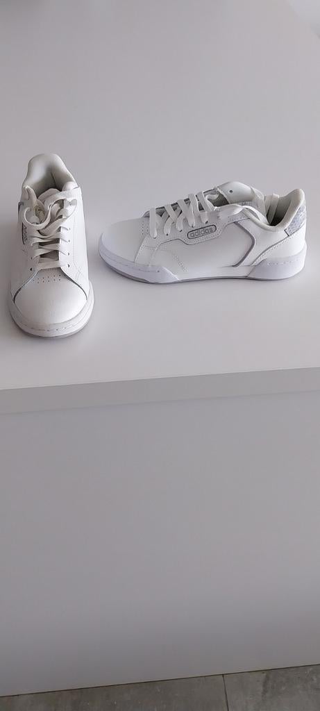 Witte sneakers adidas, Kleding | Dames, Schoenen, Ophalen, Adidas, Wit, Nieuw