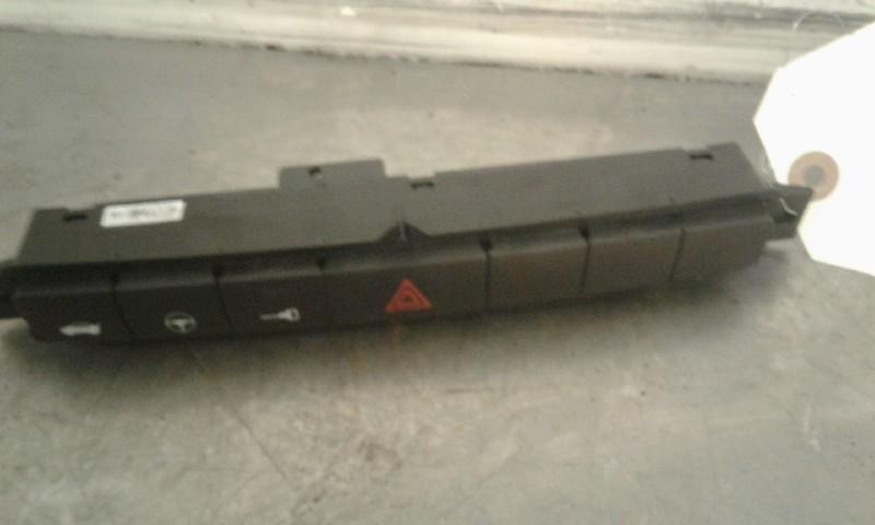 COMMUTATEUR DE FEUX DE DETRESSE Fiat Grande Punto (199), Autos : Pièces & Accessoires, Tableau de bord & Interrupteurs, Utilisé