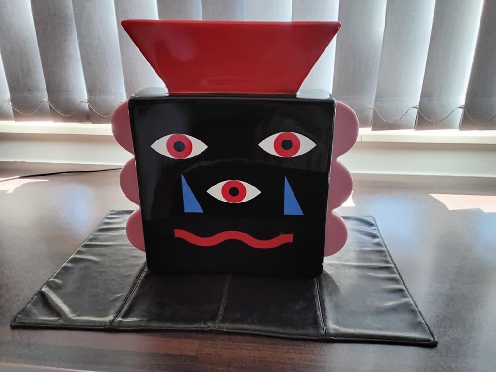 Geekboo au visage magnifique, Enlèvement