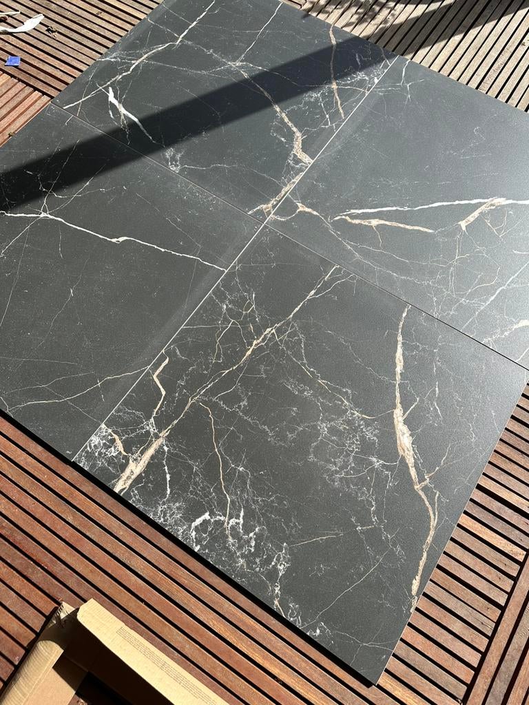 Porseleinen tegels 60x60 – zwart marmerlook – 13 dozen, Doe-het-zelf en Bouw, Ophalen, Zo goed als nieuw