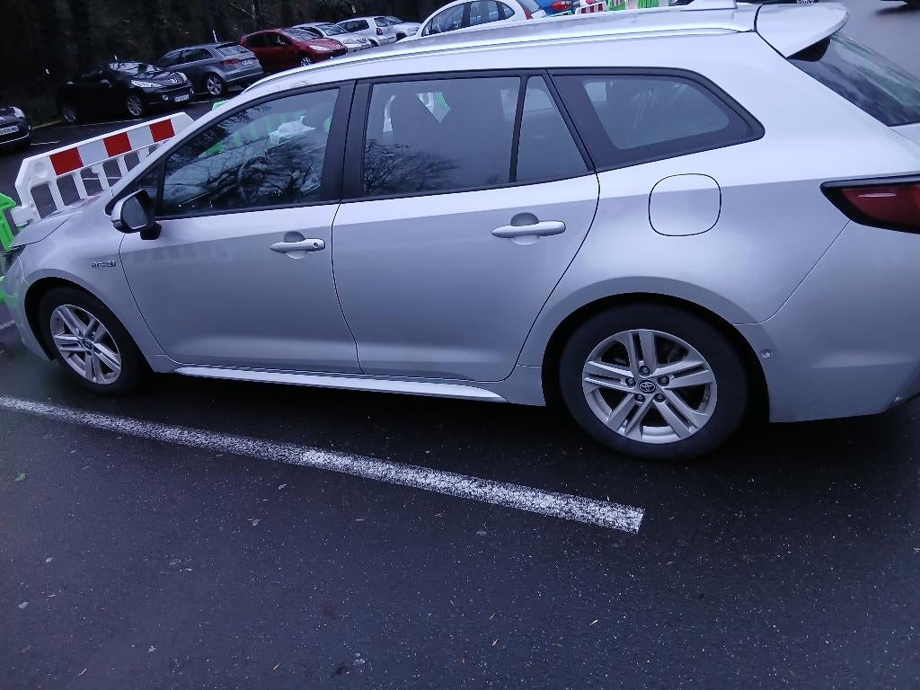 Toyota Corolla hybride break grise, Autos, Toyota, 122 kW, Argent ou Gris, Achat, Corolla
