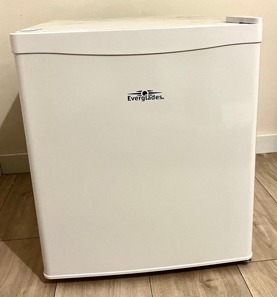 Mini bar, mini frigo, Elektronische apparatuur, Vriezers en Diepvrieskisten, Ophalen, Nieuw, Vrijstaand