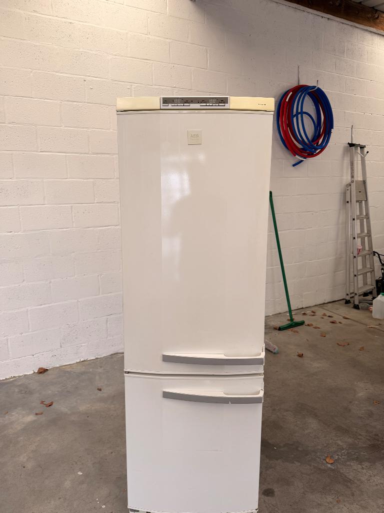 Frigo + congélateur AEG, Electroménager, Réfrigérateurs & Frigos, Enlèvement ou Envoi, Reconditionné