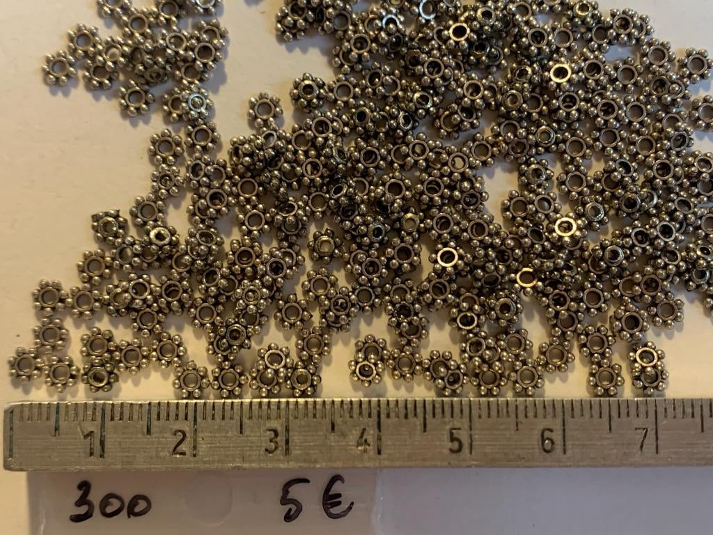 300 metalen tussenkraal bloempje, Enlèvement ou Envoi, Neuf, Entretoise ou Perle intermédiaire
