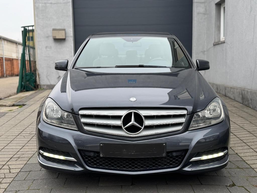 LA MERCEDES CLASSE C 2014 AVEC 116 000 KM DE BERLINE, Autos, Achat, Entreprise, Boîte manuelle, 5 portes