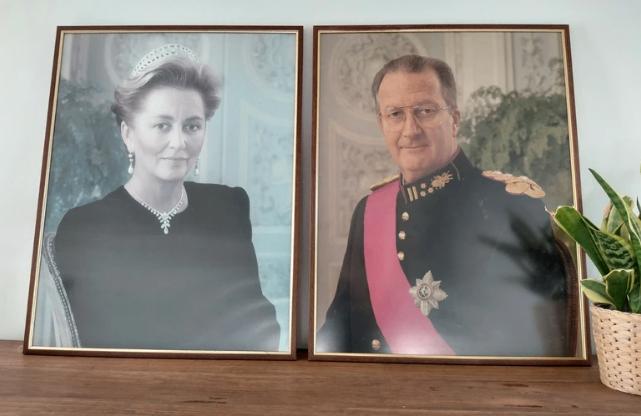 Staatsportretten Koning Albert II en Paola van België, Verzamelen, Koningshuis en Royalty, Gebruikt, Kaart, Foto of Prent, Ophalen of Verzenden