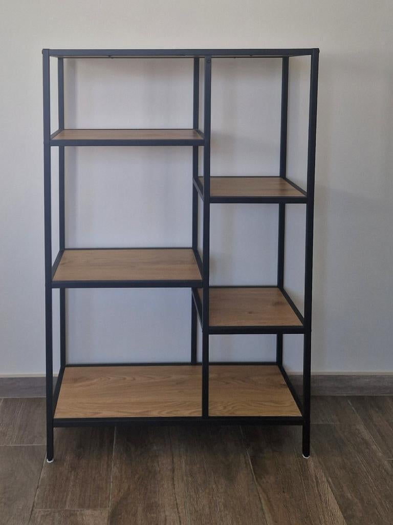 Rek JYSK Trappedal - 5 schappen warm eiken kleur/zwart, Huis en Inrichting, Ophalen, Zo goed als nieuw