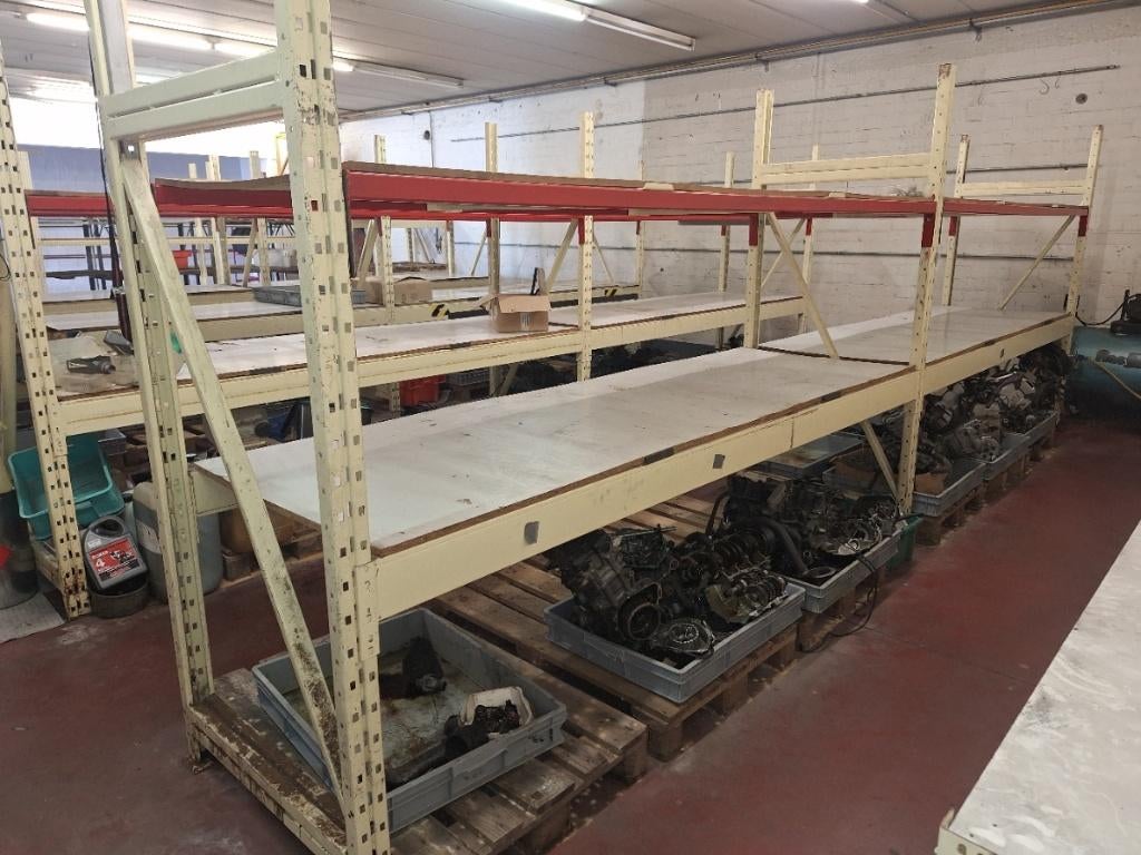 Étagères d'empilage robustes, Articles professionnels, Enlèvement, Motos Raes, Info@motosraes.be, Heidelbergstraat 63