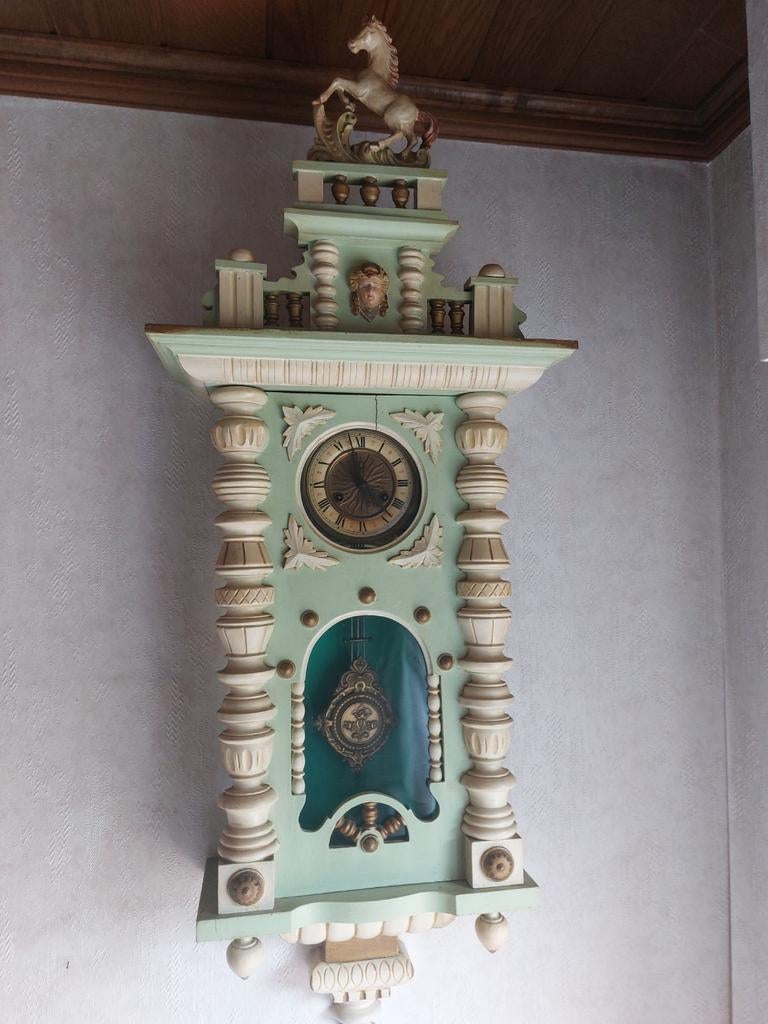 Antieke Duitse wandklok, paardjesklok met steigerend paard., Antiek en Kunst, Ophalen