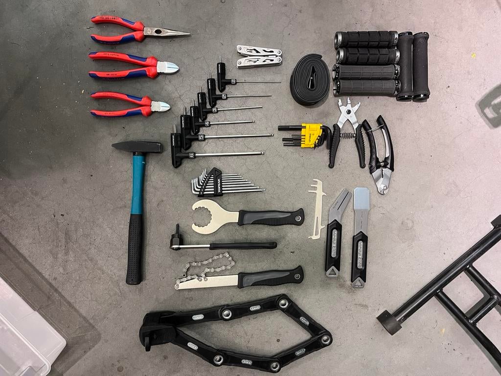 Outillage pro vélo + cadenas Abus pliant, Vélos & Vélomoteurs, Enlèvement, Comme neuf