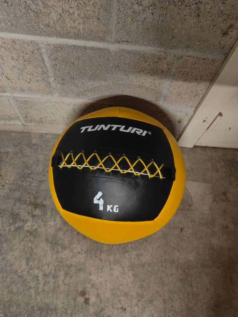 Medicine ball 4 kg, Sport en Fitness, Rugby, Ophalen of Verzenden, Zo goed als nieuw, Bal