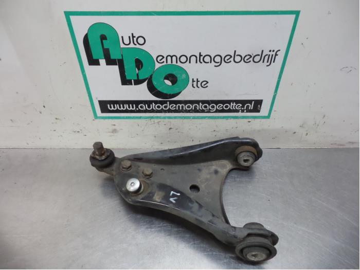 Bras de suspension avant gauche d'un Renault Twingo (Twingo, Autos : Pièces & Accessoires, Renault, -, 3 mois de garantie, Utilisé
