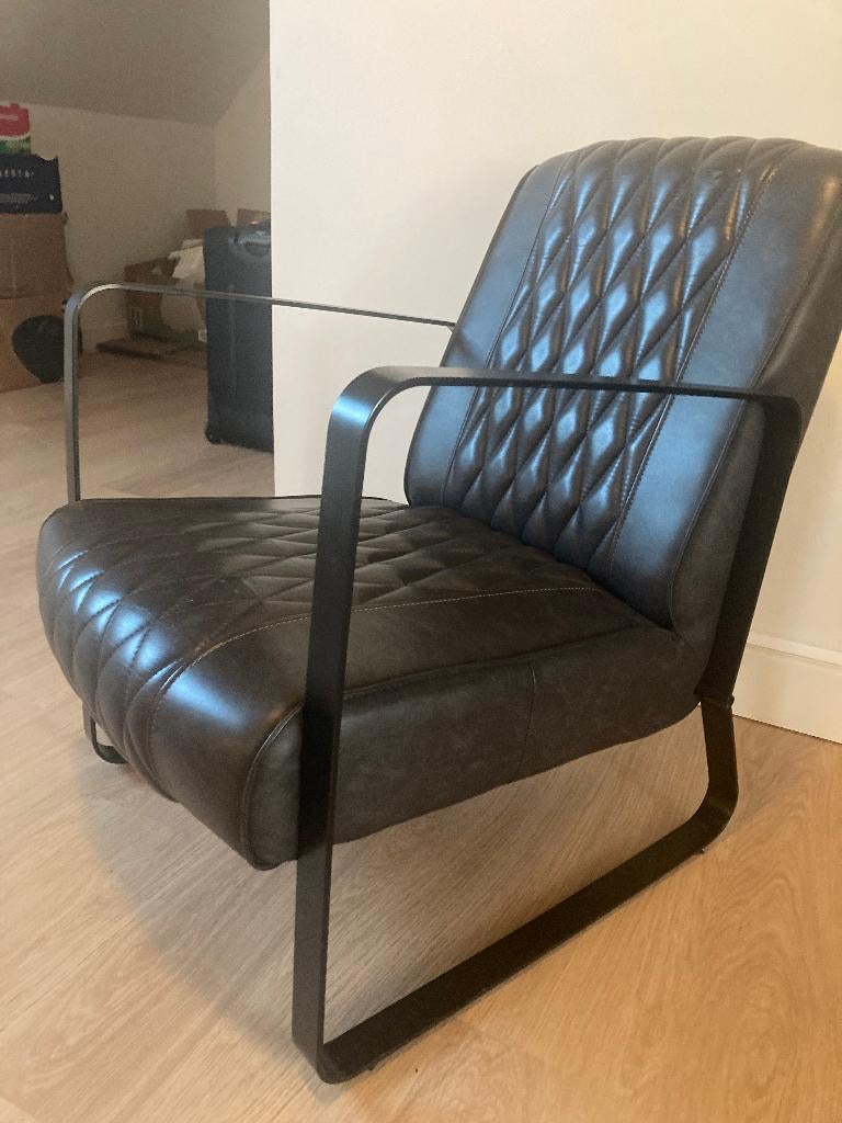 Industriële design fauteuil met metalen frame & lederlook, Huis en Inrichting, Fauteuils, Zo goed als nieuw, Metaal, 50 tot 75 cm