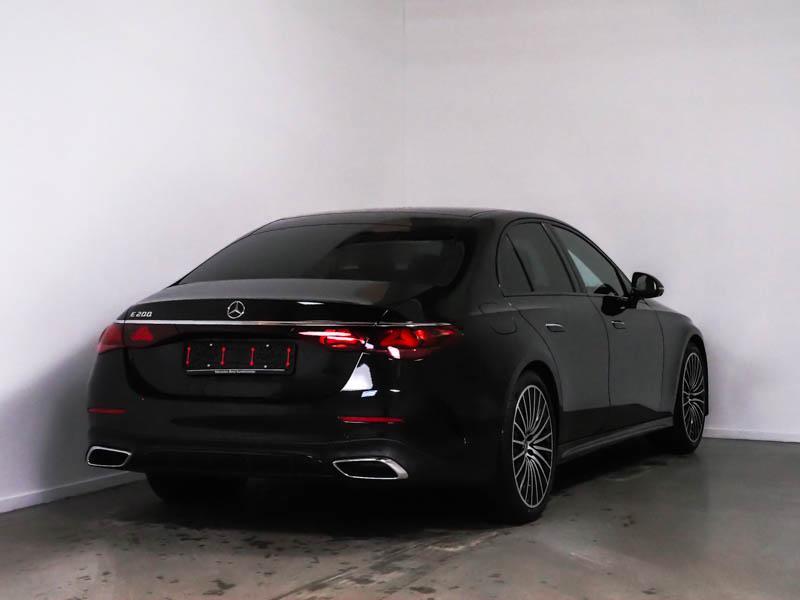 Mercedes-Benz E-klasse 200 Berline AMG Line | Panoramisch Da, Auto's, Mercedes-Benz, Automaat, 4 deurs, Gebruikt, 4 cilinders