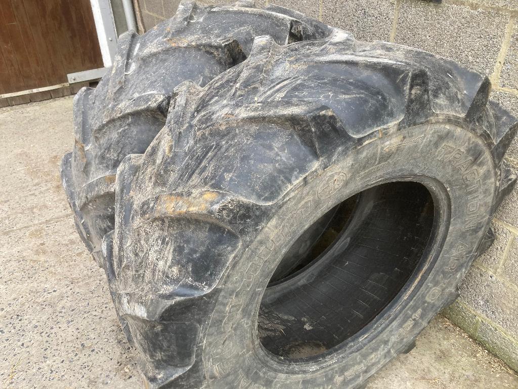 2 banden 420/70r24, Zakelijke goederen, Landbouw | Werktuigen, Ophalen