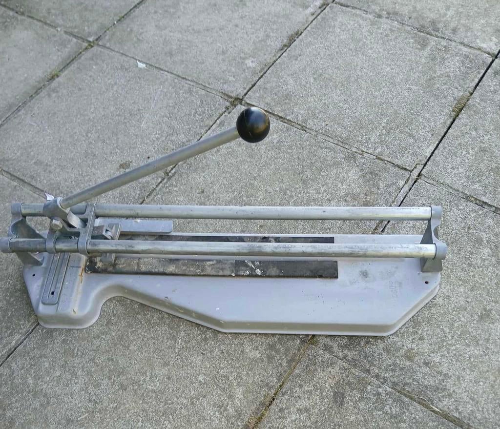 Coupe carrelage ( Couvin ), Enlèvement, Utilisé