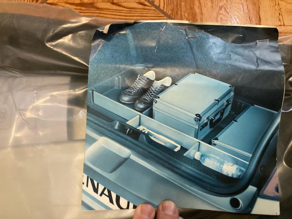 Coffre d'origine Renault Clio 3 avec panneaux de séparation, Autos : Pièces & Accessoires, Enlèvement, Neuf, Renault