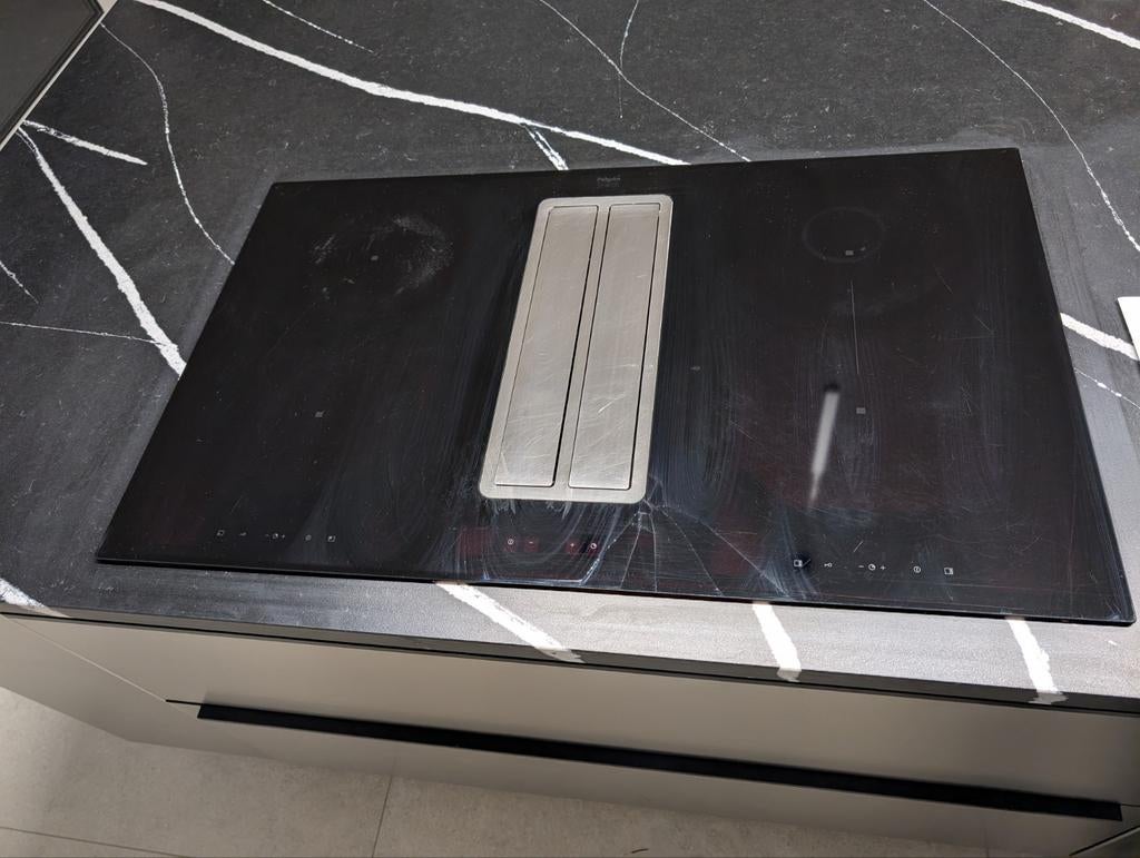 Table de cuisson avec hotte intégrée, Electroménager, 4 zones de cuisson, Encastré, Enlèvement, Utilisé