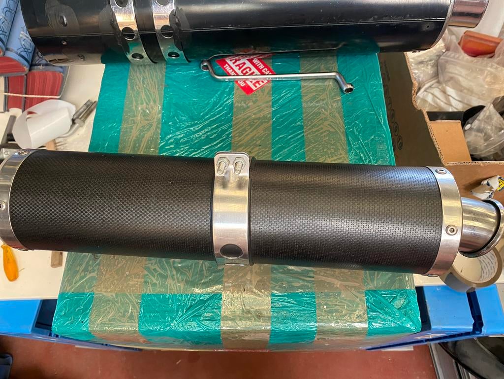 Pot d'échappement en carbone (peau) boulonné, Motos, Enlèvement ou Envoi, Utilisé