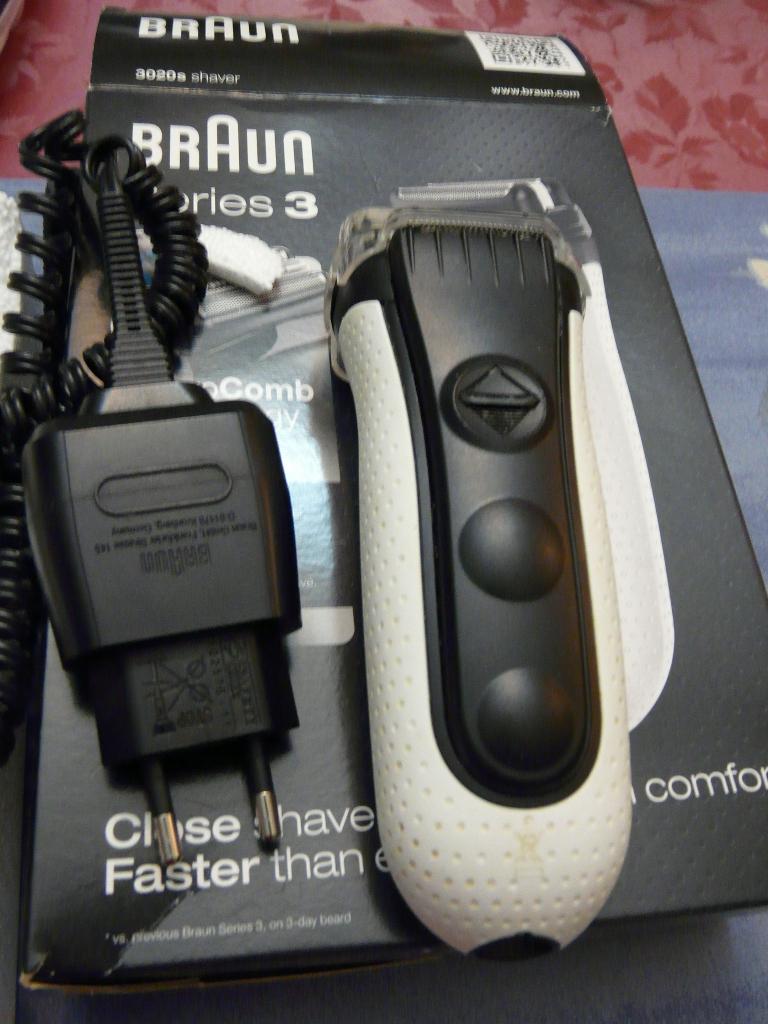 Braun series 3 heroplaadbaar scheerapparaat en trimmer 3020s, Ophalen, Gebruikt, Scheren en Epileren