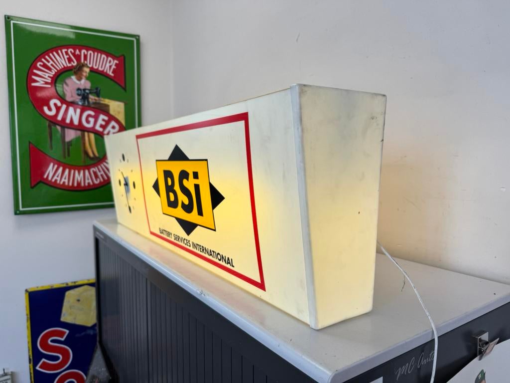 BSi Accus garage reclame lichtbak, Verzamelen, Ophalen, Gebruikt, Lichtbak of (neon) lamp