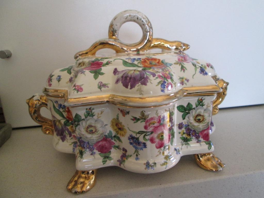 Boch; porseleinen bonbonniére Fleur de saxe   34/33cm van 19, Antiquités & Art, Antiquités | Services (vaisselle) pièces, Enlèvement