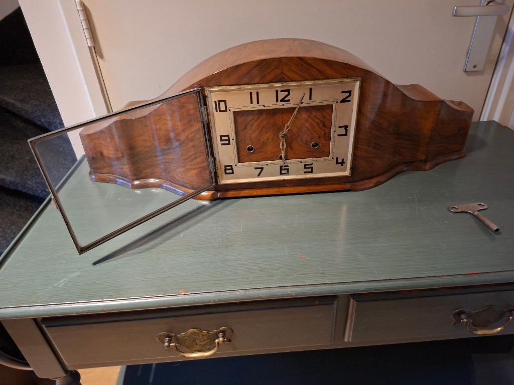 antieke klok -- ART DECO--jaren "60--met gongslag., Enlèvement ou Envoi