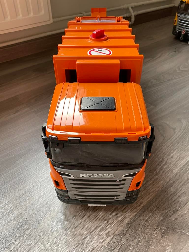 Brudor vuilniswagen met extra aangekochte vuilnisbakken, Ophalen, Nieuw