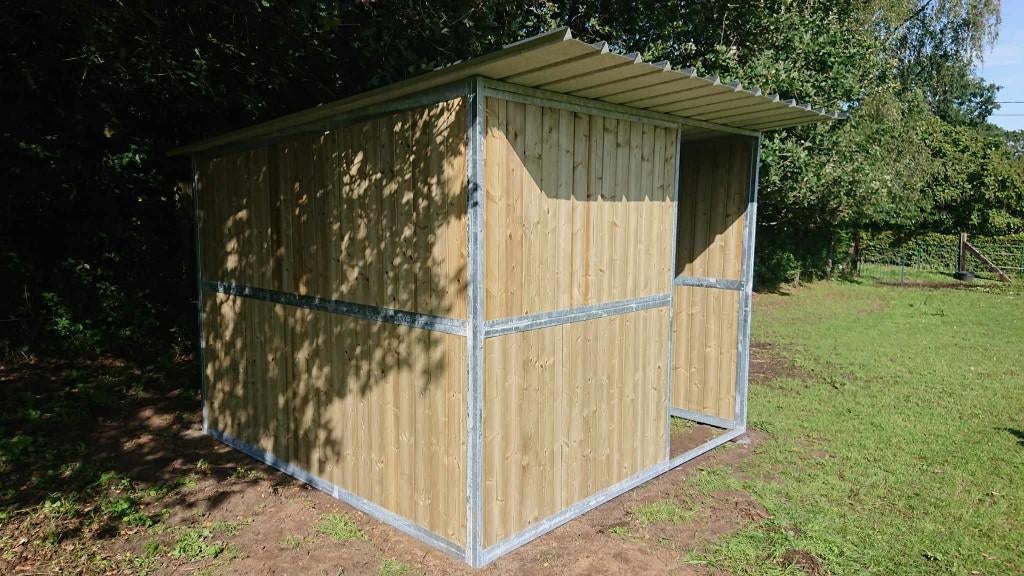 Zeer degelijke Paardenstallen en schutstallen, Dieren en Toebehoren, Stalling