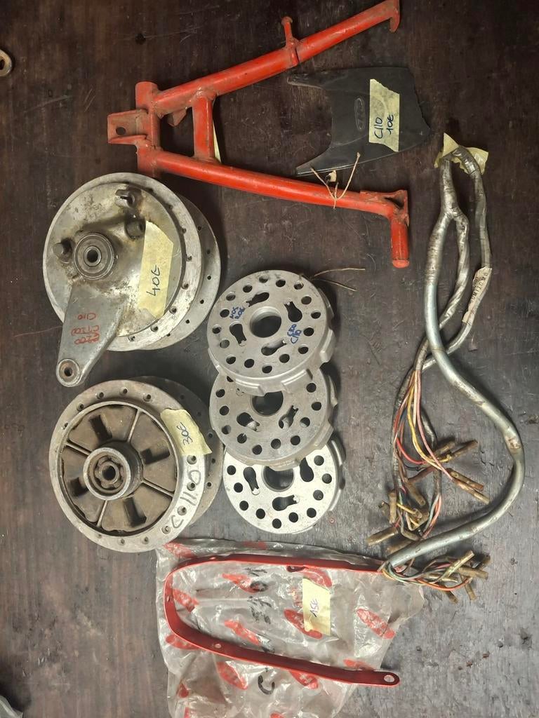 Honda c110 onderdelen NOS en 2deh, Fietsen en Brommers, Ophalen of Verzenden