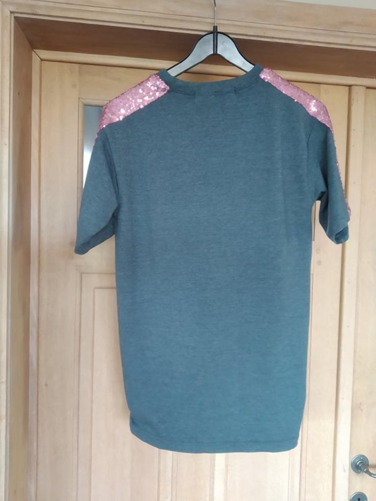 Cool grijs kleedje met roze pailletten Lewis & Melly 13 jaar, Robe ou Jupe, Enlèvement ou Envoi, Lewis & Melly, Comme neuf