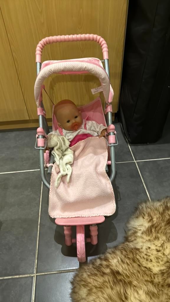 kinderbuggy vant merk  corolle met kledingaccesoires, Kinderen en Baby's, Ophalen, Zo goed als nieuw