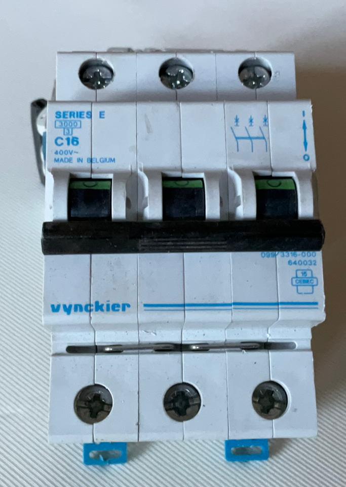 DISJONCTEUR VYNCKIER 3P 16A, Bricolage & Construction, Comme neuf