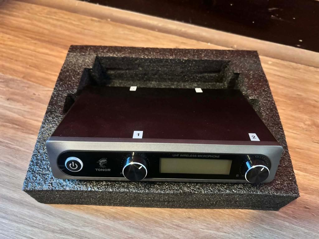 TONOR TW820 – Kit micro sans fil UHF double, Musique & Instruments, Microphones, Enlèvement, Comme neuf, Micro chant, Sans fil