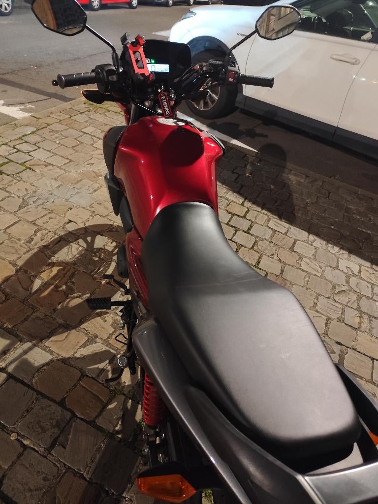 Honda cb125f rouge