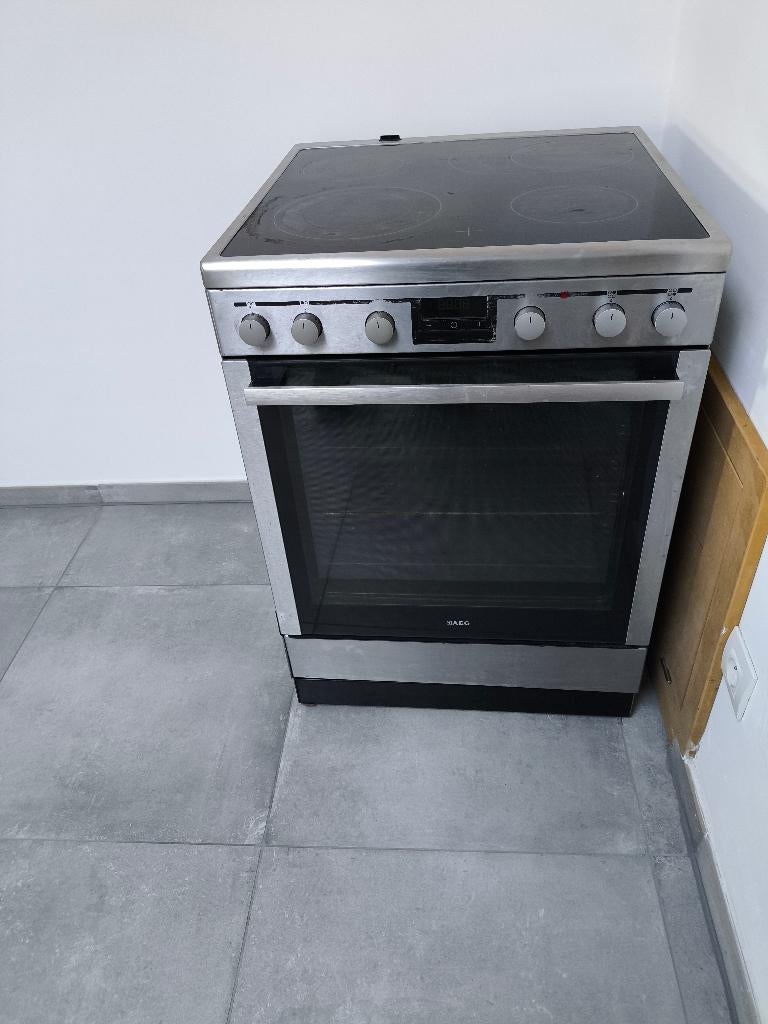 Cuisinière vitrocéramique AEG 4 taques et four, classe A, Electroménager, Cuisinières, Utilisé, À Poser, 4 zones de cuisson, Enlèvement