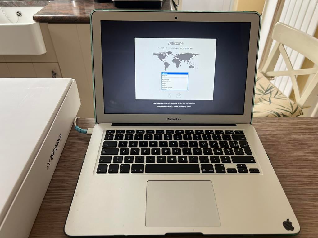 MacBook Air 13.3 modèle A1466 à l'état neuf, Enlèvement ou Envoi, 13 pouces, Comme neuf, MacBook