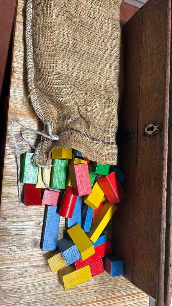 Cubes colorés en bois dans un sac en jute, Enlèvement, Neuf