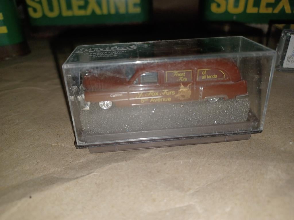 Cadillac 1/87 Praline in nieuwstaat, Ophalen of Verzenden